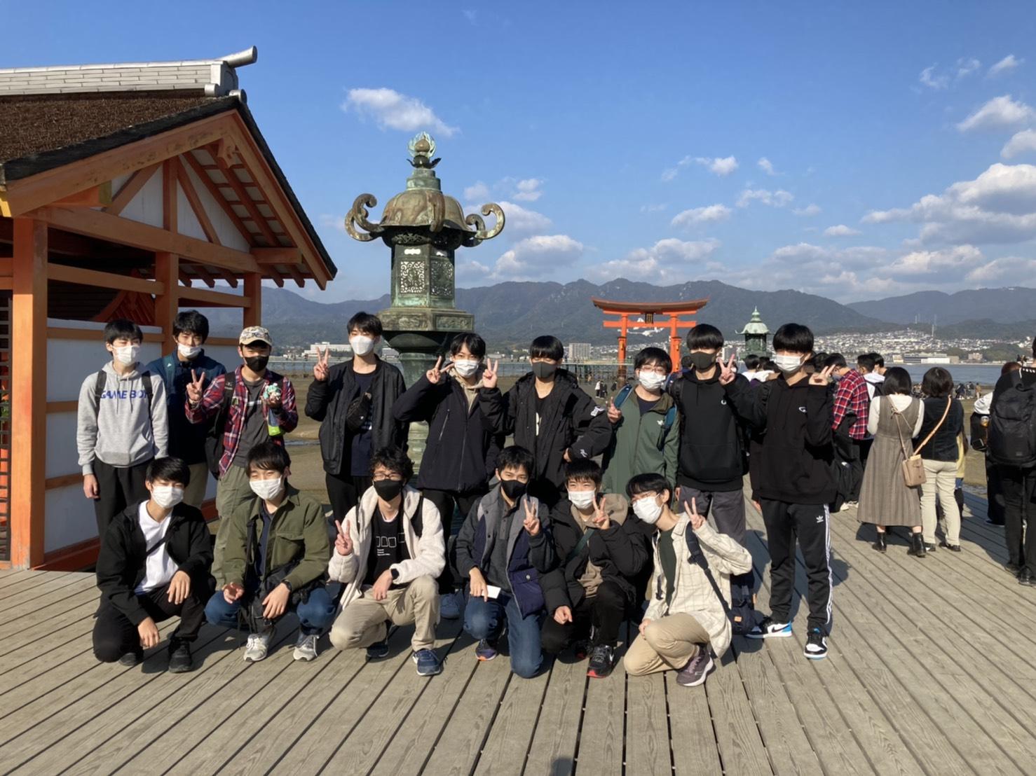 厳島神社　鳥居正面